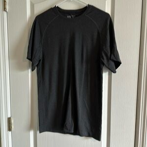Men’s Medium VRST Gray Active Tee